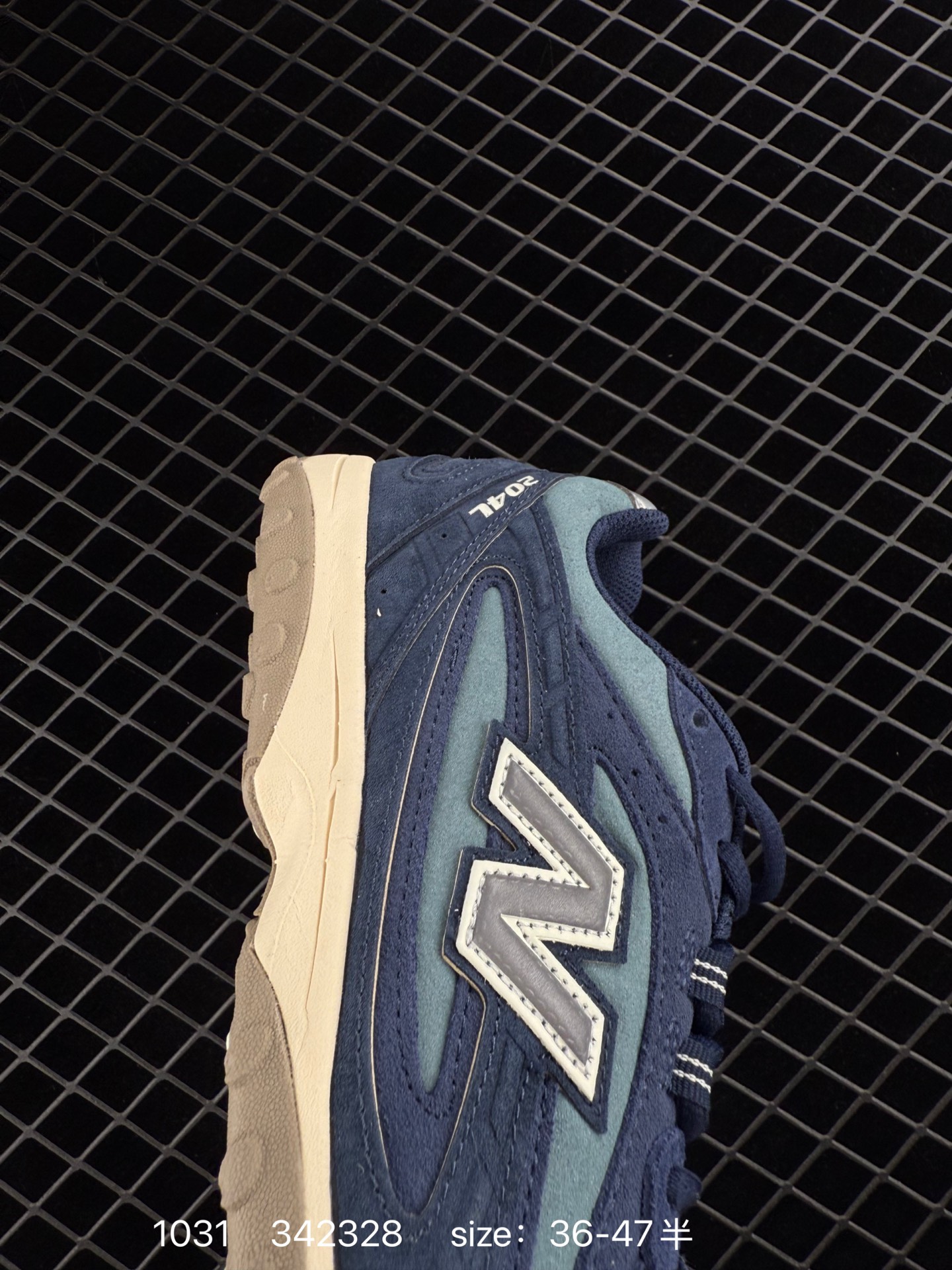New Balance 204L